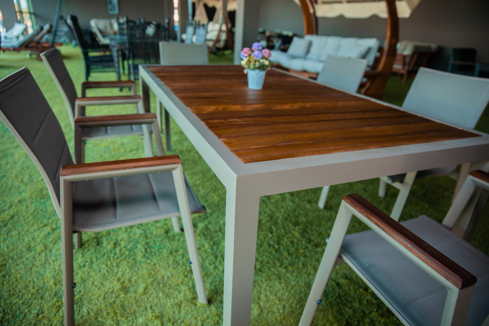 Descubra agora os 7 benefícios da grama sintética