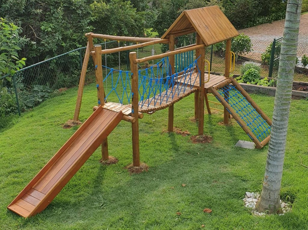Brinquedos para playground externo: o que avaliar antes de comprar